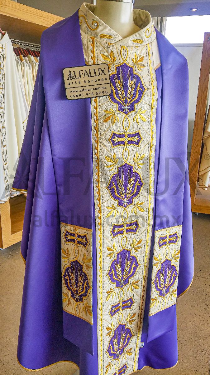 18 CORPUS  Morado Lila Brocado CUELLO BORDADO 232